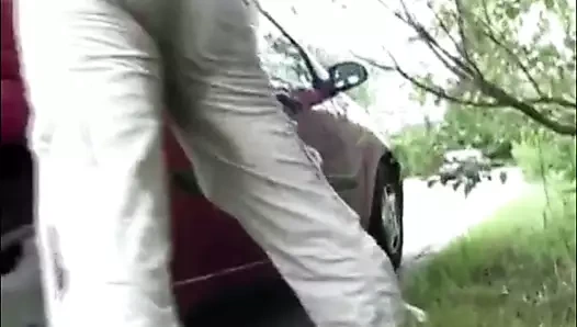 Alice pantolonunu işemek