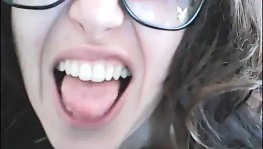 Üvey kız arkadaşım yüzünü ıslatmak istiyor ve ısrarla sana sormadan duramıyor