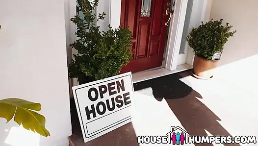 Hailey Rose yeni boşanmış büyük memeli ev sahibi seks kaseti öneriyor ve açık evde iki adam tarafından sikiliyor