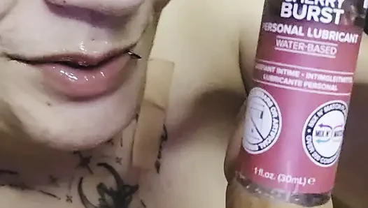 Oral seks kraliçesi nasıl yapıldığını gösteriyor