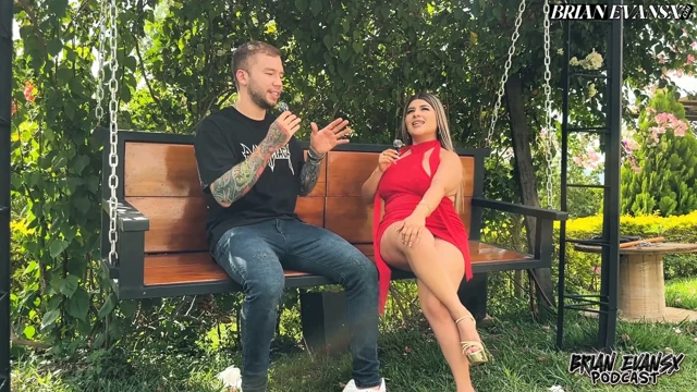 Kolombiyalı sarışın Naty Delgado, açık havada seksle sona eren bir podcast'e sahip - Brian Evansx