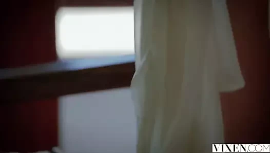 Cadaloz emlakçı kirsten lee sikikleri ona müşteri