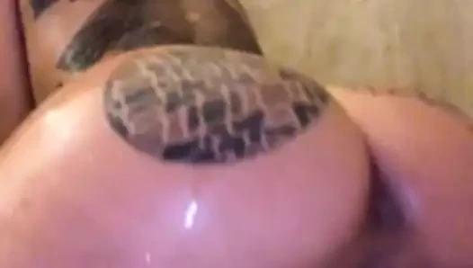 Inked kız oyun ile ona kedi