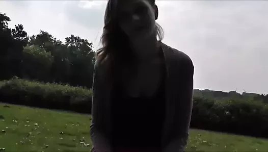 Deutsches Paar hat Geschlechtsverkehr mitten im Stadtpark