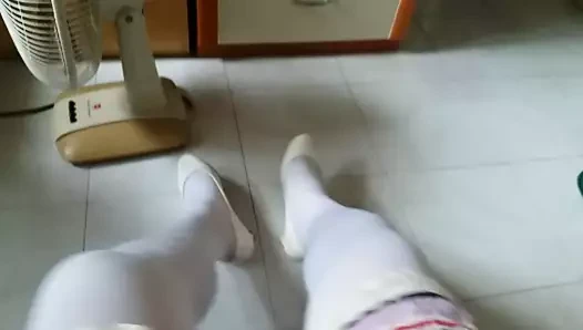 Külotlu çorap teaser 3 ile beyaz patent pompaları