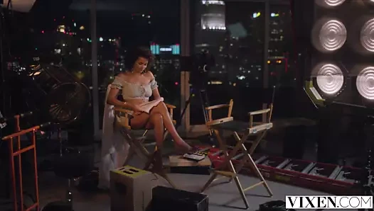 Vixen alina aşkını bir sonraki seviyeye taşıyor