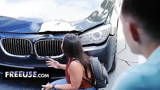 Zenci üvey anne Carmela Clutch şanslı üvey oğlunu baştan çıkarıyor ve sikiyor
