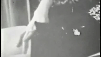 Bacaklar yukarı! Oyuncak içeri!