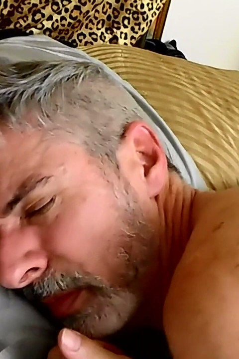 Naked Daddy Giant'ı izliyorum