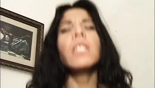 Kıllı çift masada sikişiyor