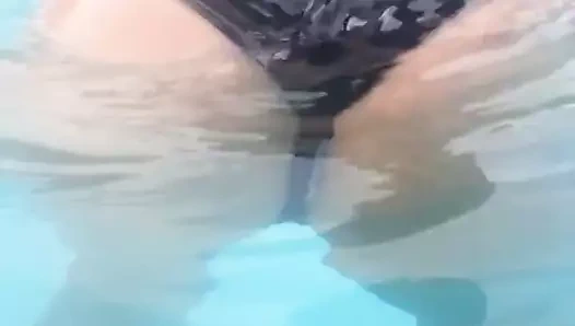 Havuzda büyük göt