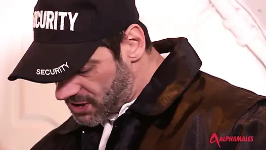 Taşrada - sert sikilirken yakalandı!