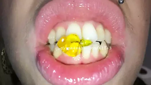 Ağız fetişi - vyxen sakızlı ayıları yiyor