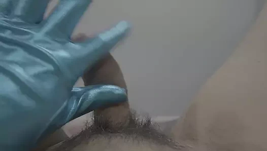 Nazik siyan eldivenli elle muamele