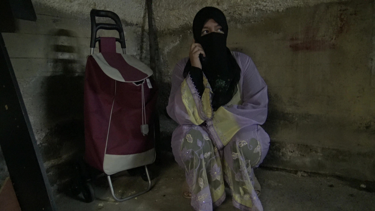 Syrian Refugee Caught By German Landlord - Blasen Und Ficken