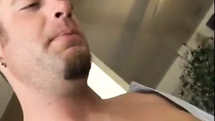 Sıcak milf seviyor küçük horoz