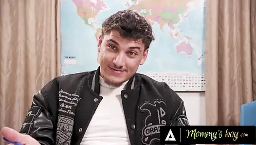 Annenin oğlu - şanslı adam testten sonra ateşli orta yaşlı seksi öğretmeni Adira Allure ile sikişiyor