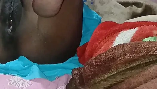 Desi Biwi Ka Raat Mein Legs Up Karke Blue Panty Side Kar Jamkar Chut Faad Di - Payal Wali Tight Chut Hindi Audio