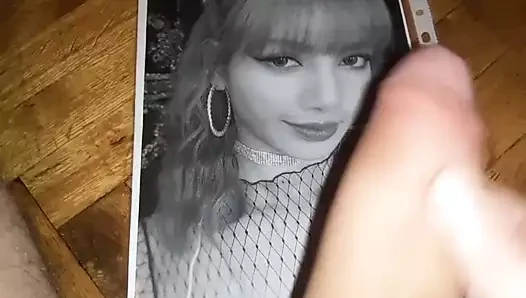 Blackpink lisa manoban büyük zenci yarağı boşalıyor