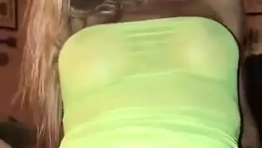 Sentada gostosa da loirinha