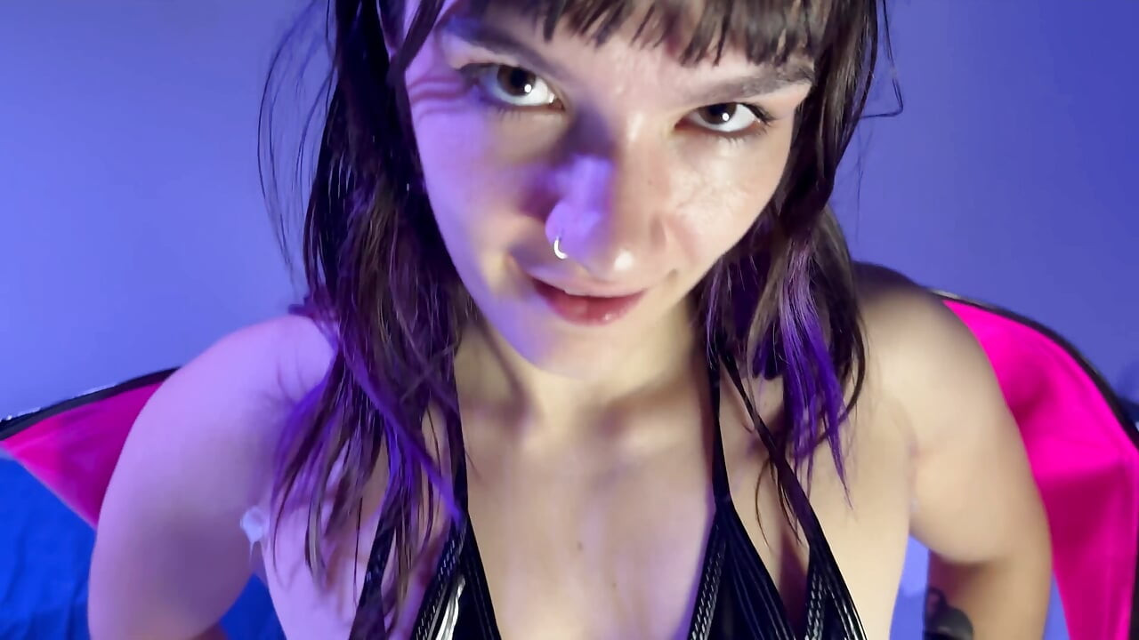 Succubus domme topuklu ayakkabılarla azdırıyor / tükürüyor ve benim için boşalıyor