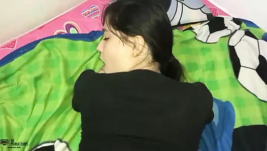 Azgın üvey erkek kardeşler arasında ev yapımı seks derlemesi - İspanyolca porno