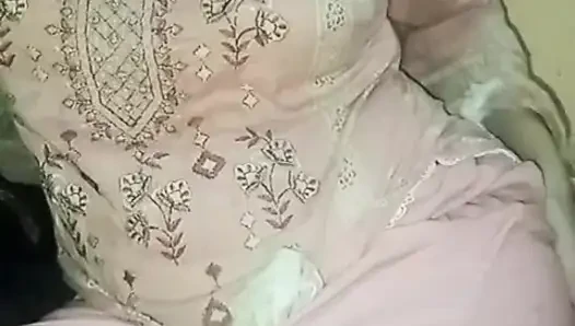Üniversiteli Dasi üvey kız kardeş üvey erkek kardeşiyle göt deliğini sikiyor