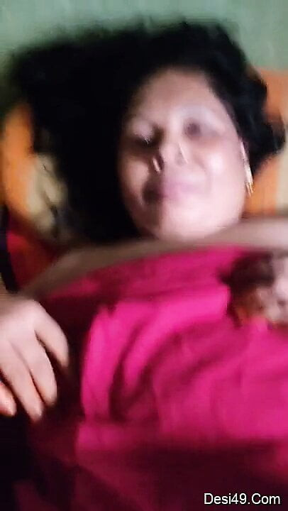 Aunty ki mast sıkı chut ki garmi nikal diya