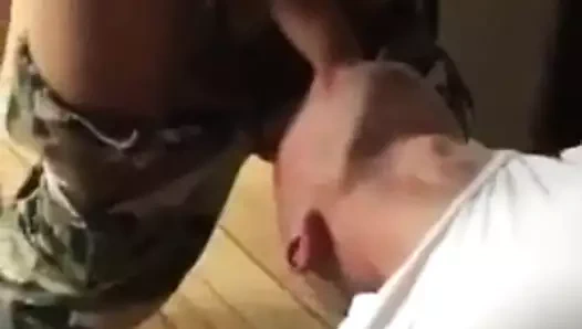 Gırtlağına kadar sikiş