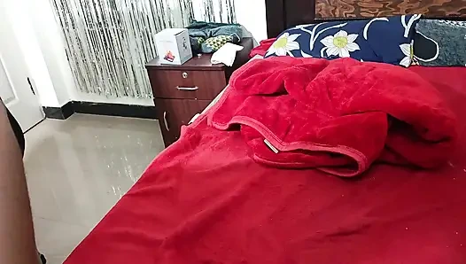 Hintli evli kadın anal parmaklıyor