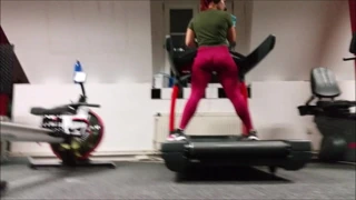 spor salonunda koşmak