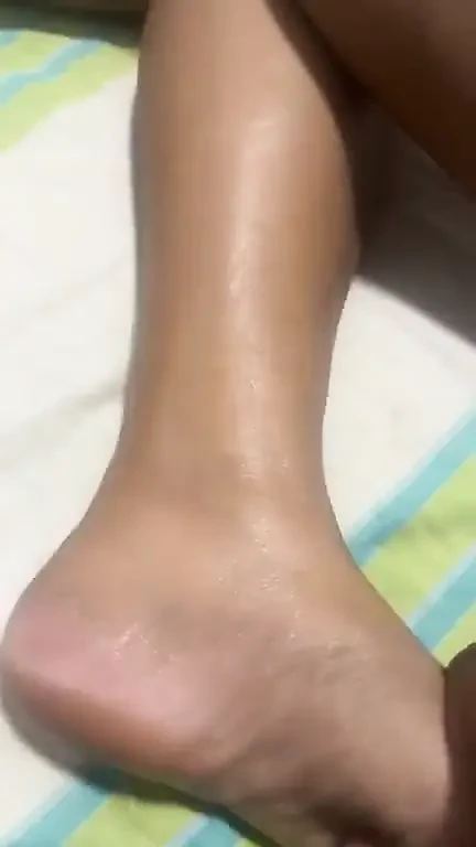 Evli kadın masaj yaptırıyor