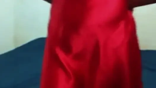 Üvey kız kardeşinin vajinasının videoda göründüğü anı tam olarak izleyin