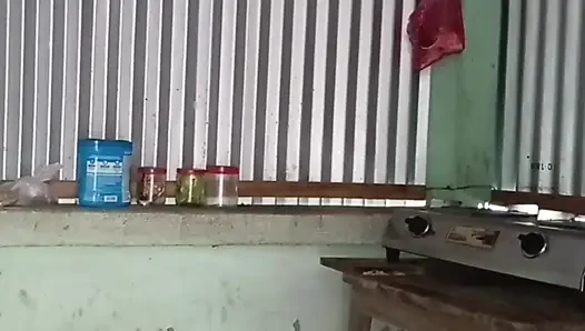 Evi boş bulmak mutfakta yengemle numara yapıyordum