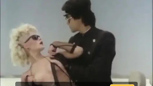 Elektrikli mavi: seks modeli dosyası 3