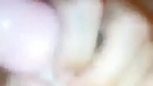 Seksi kız arkadaş emme üzerinde yapay penis