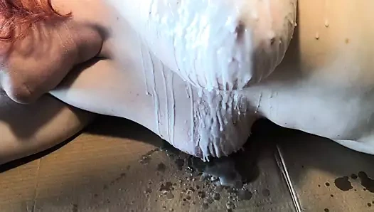 Göğüsler ve sıcak mum balmumu