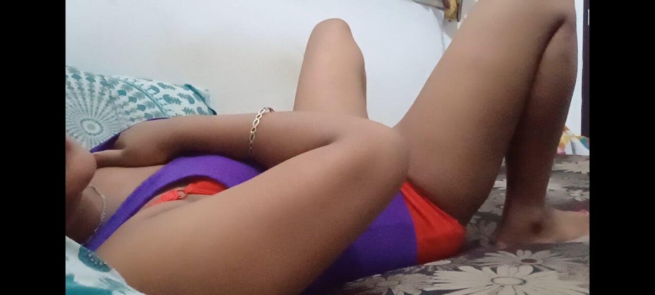 Güzel kız domalarak çok sert sikiliyor. Anal seks