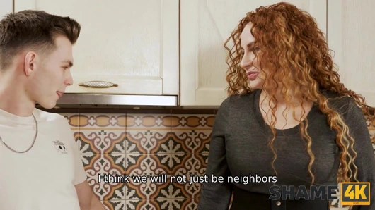 Utanç4k. güzel milf harika bir komşu olmaya çalışıyor