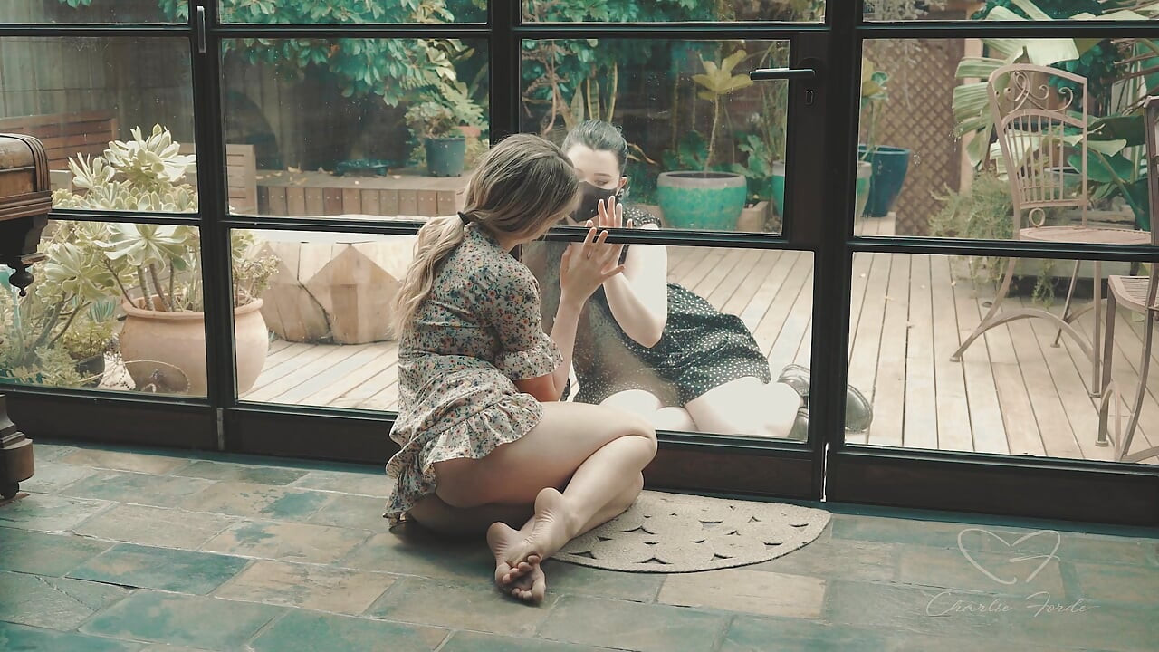 Astrid Love ve Charlie Forde seks yapmak için her şeyi yapar