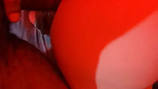 Тизер - миниатюрная худенькая белая жена в домашнем видео, принимает его в обе дырки