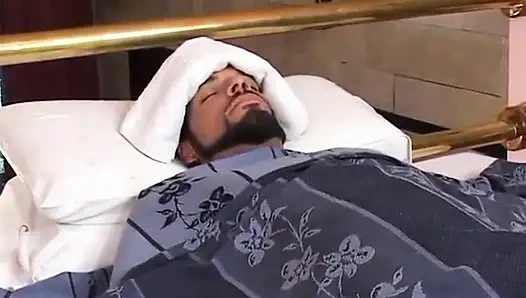 Yüksek topuklu olgun sürtük sevgilisini sikiyor ve götünü siktiriyor