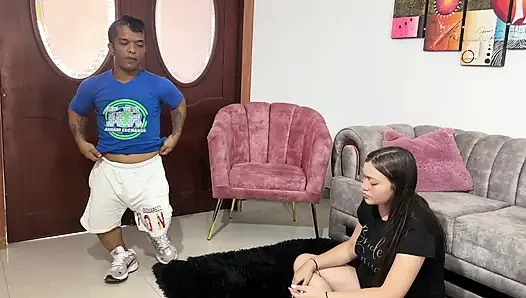 Hamile üvey kız kardeşimi sert oynadıktan sonra büyük yarağımı amına koyana kadar baştan çıkarıyorum
