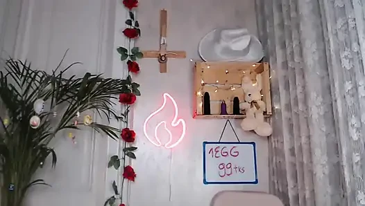 Seksi edepsiz Paskalya kamera gösterisi