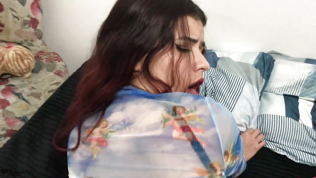 Üvey kız kardeş sıkı amının sonunda büyük yarağını almaya hazır olduğunu söylüyor - İspanyolca porno