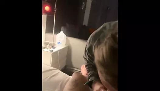 Bir satış asistanıyla soyunma odasında riskli seks.