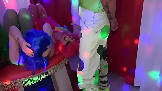 Yarak çılgını palyaço grup seks