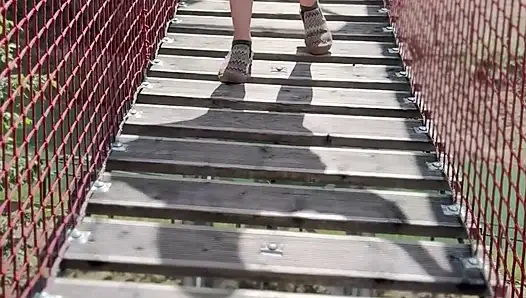Обнаженная девушка в любительском видео