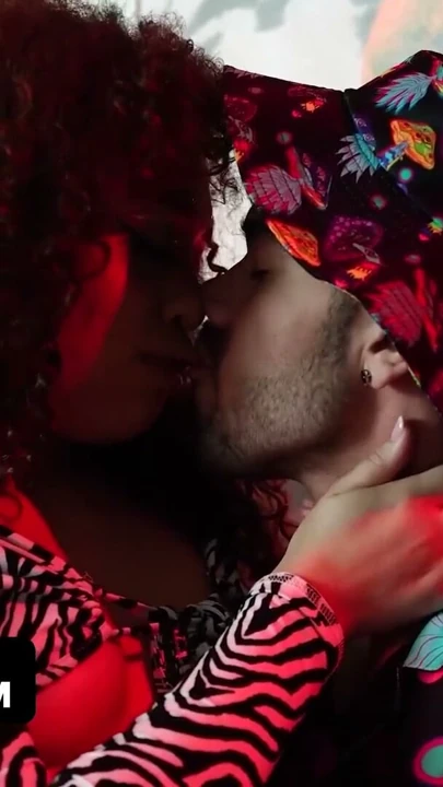 Zenci hatun Willow Ryder kamera arkası röportajı ve parti partisinde sert sikiş - teamskeet | Klip 1