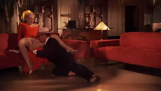 karısı sert nüfuz alır gibi uzayda uçan bacak var